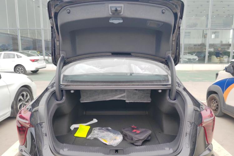 Used Hongqi H5 2025 Model 1.5T DCT Xuan Ying 2 Million Units Commemorative Edition