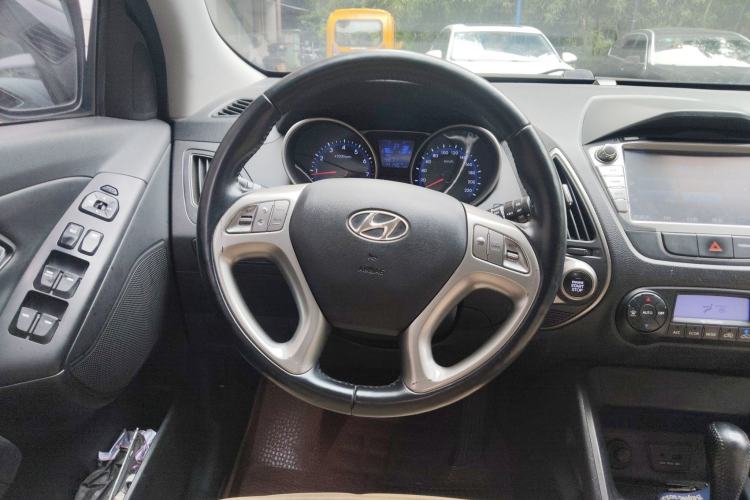 Used Hyundai ix35 2015 2.0L Automatic 2WD Smart Version China V Standard Steering Wheel