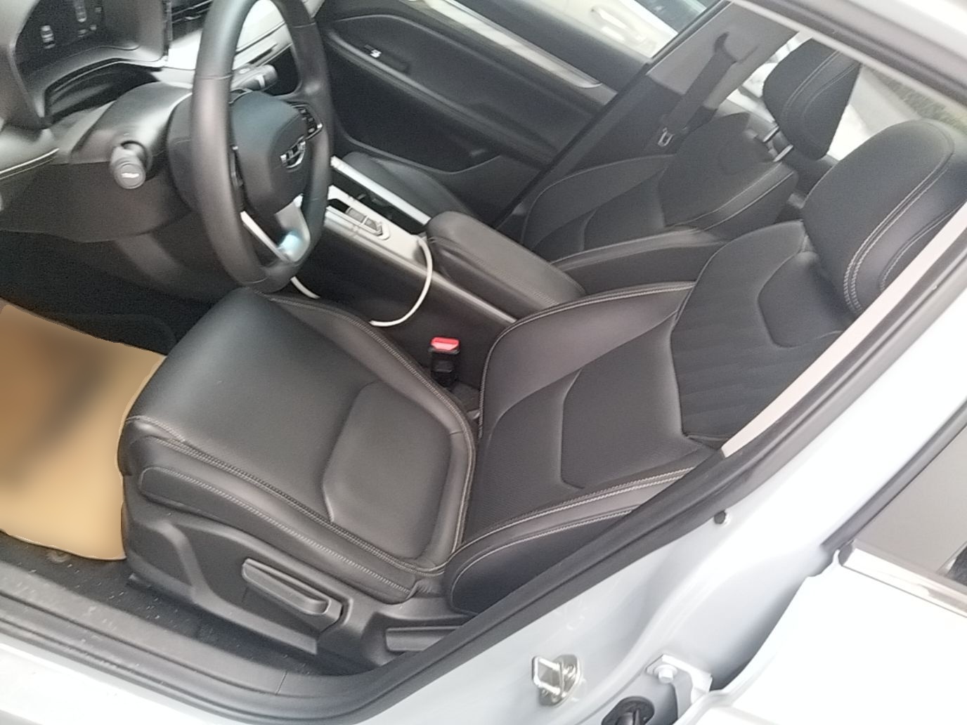 Geely Auto Emgrand L HiP 2022 1.5TD-DHT Pro 100KM Super Clean — снимка 17