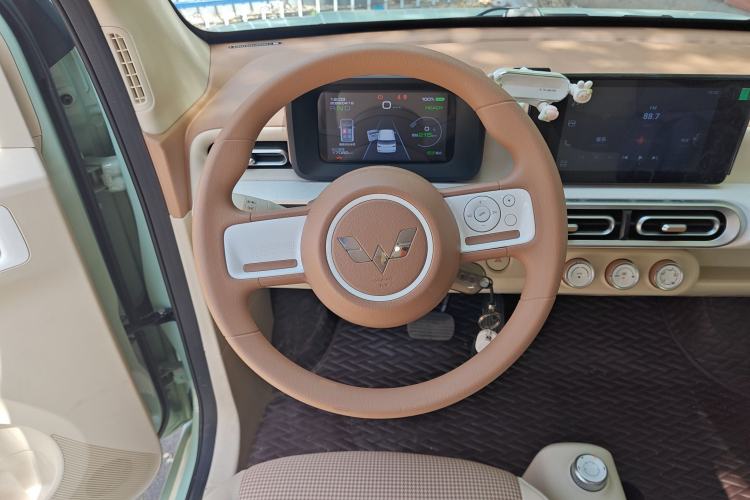 Used Wuling Hongguang MINIEV 2024 3rd Generation 215km Advanced Version
