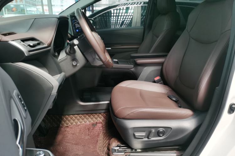 Used Toyota Sienna 2023 2.5L Hybrid Platinum Edition