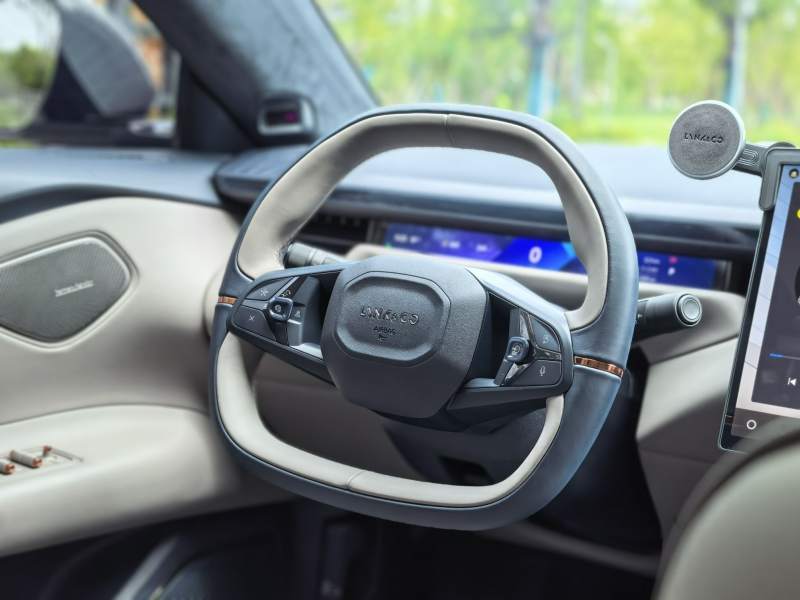 Used Lynk & Co Z10 2025 95 kWh 806 km Range Rear-Wheel Drive Advanced Driver-Assistance System Max — 14