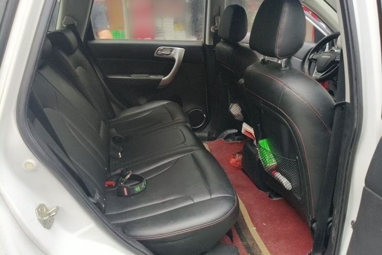 Used Haval H6 2015 Upgraded Model 1.5T Manual Two-Wheel Drive Urban Version Left Rear Seat