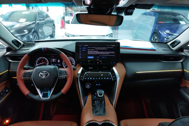 Used Toyota Venza 2022 2.0L CVT Two-Wheel Drive Prestige Edition Center Console