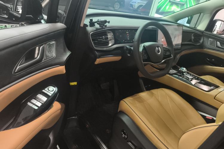 Used Denza D9 2025 EV Intelligent Driving Edition 620 Luxury Model
