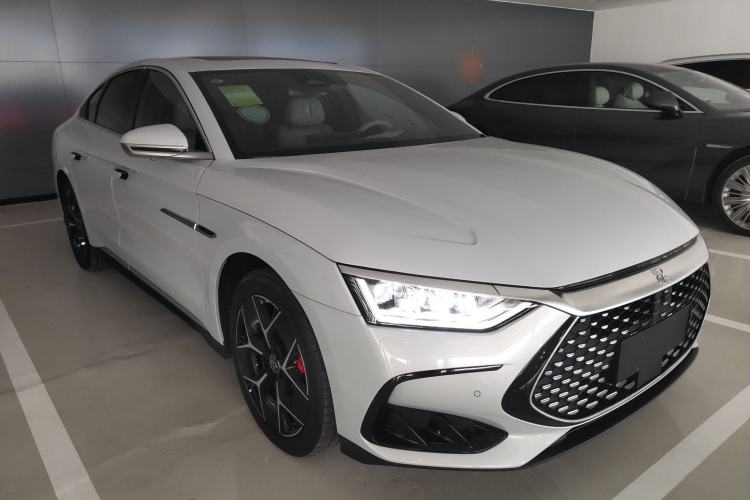 Used BYD Han 2024 DM-i Glory Edition 200KM Flagship Model Front Right 45 Deg