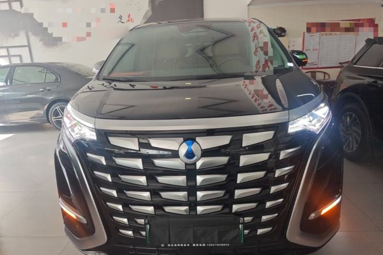 Used Denza D9 2022 DM-i 1040 Prestige Model
