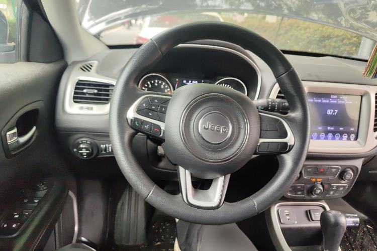 Used Jeep Compass 2020 220T Automatic Leading Edition Steering Wheel
