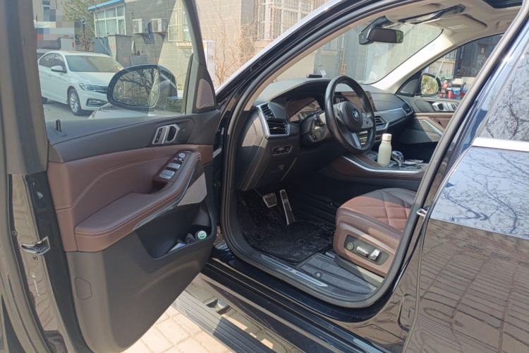 Used BMW X5 2022 xDrive 30Li Luxury M Sport Package
