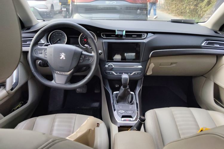 Used Peugeot 408 2014 1.6T Automatic Supreme Edition Center Console