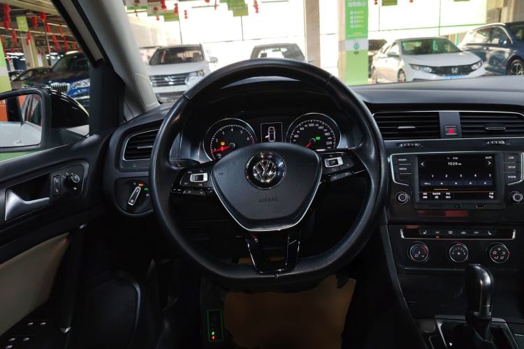 Used Volkswagen Golf 2017 230TSI Automatic Luxury Million-Vehicle Commemorative Edition