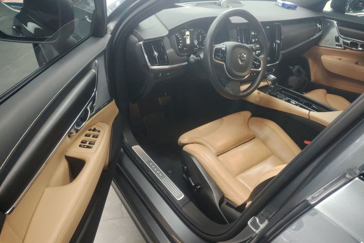 Used Volvo V90 2017 Cross Country T5 AWD Prestige Edition