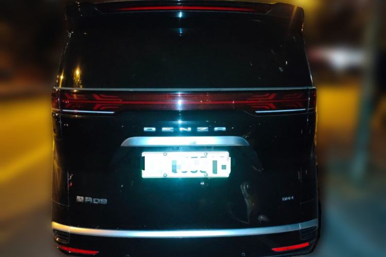 Used Denza D9 2022 DM-i 1040 Prestige Model
