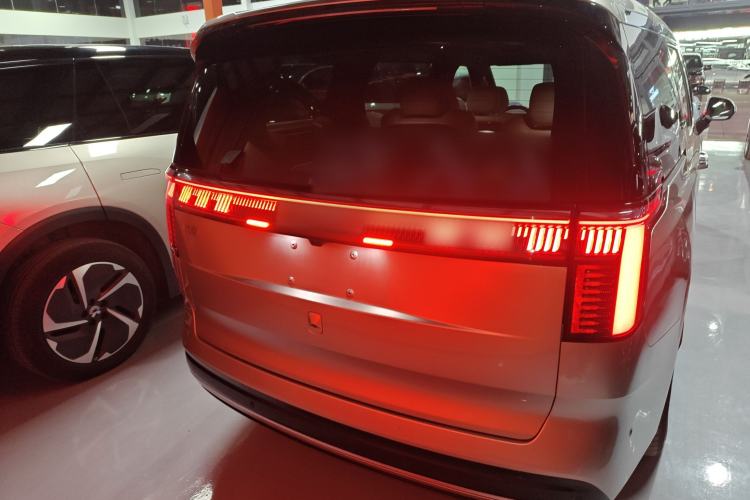 Used Zeekr 009 2022 WE Edition
