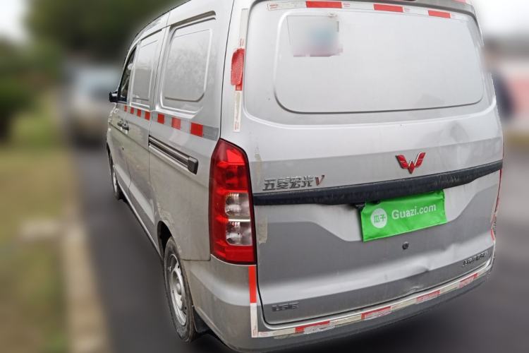 Used Wuling Hongguang V 2022 1.5L Jingqu Edition Enclosed-Window Vehicle with Hydraulic Power Steering LAR Exterior 3