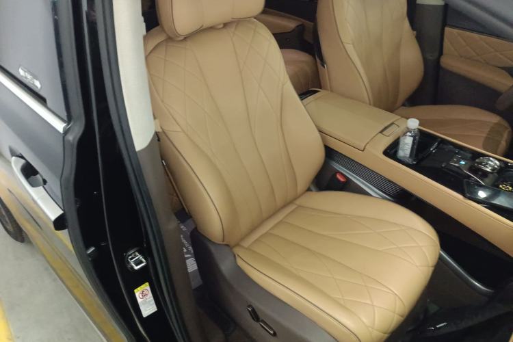 Used Denza D9 2022 DM-i 970 Four-Wheel Drive Prestige Model
