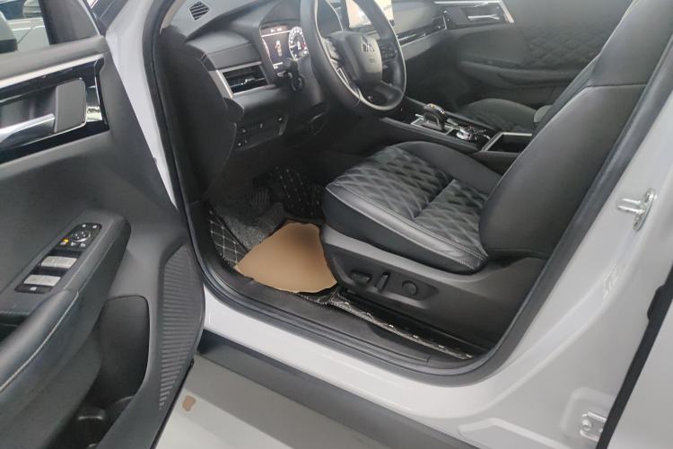 Used Mitsubishi Outlander 2023 1.5T CVT Four-Wheel Drive Prestige Edition 7 Seats Driver Seat