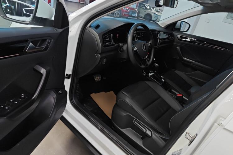 Used Volkswagen T-ROC 2021 280TSI DSG Two-Wheel Drive Comfort Connect Edition
