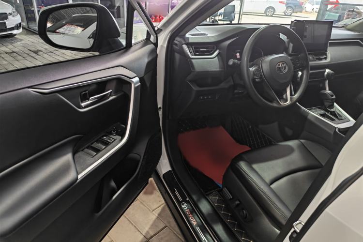 Used Toyota RAV4 2021 2.0L CVT Two-Wheel Drive Fashion Edition Interior 2