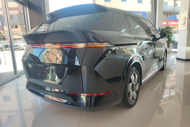 Used XPeng X9 2024 702 Ultra-Long Range Pro Rear Right 45 Deg