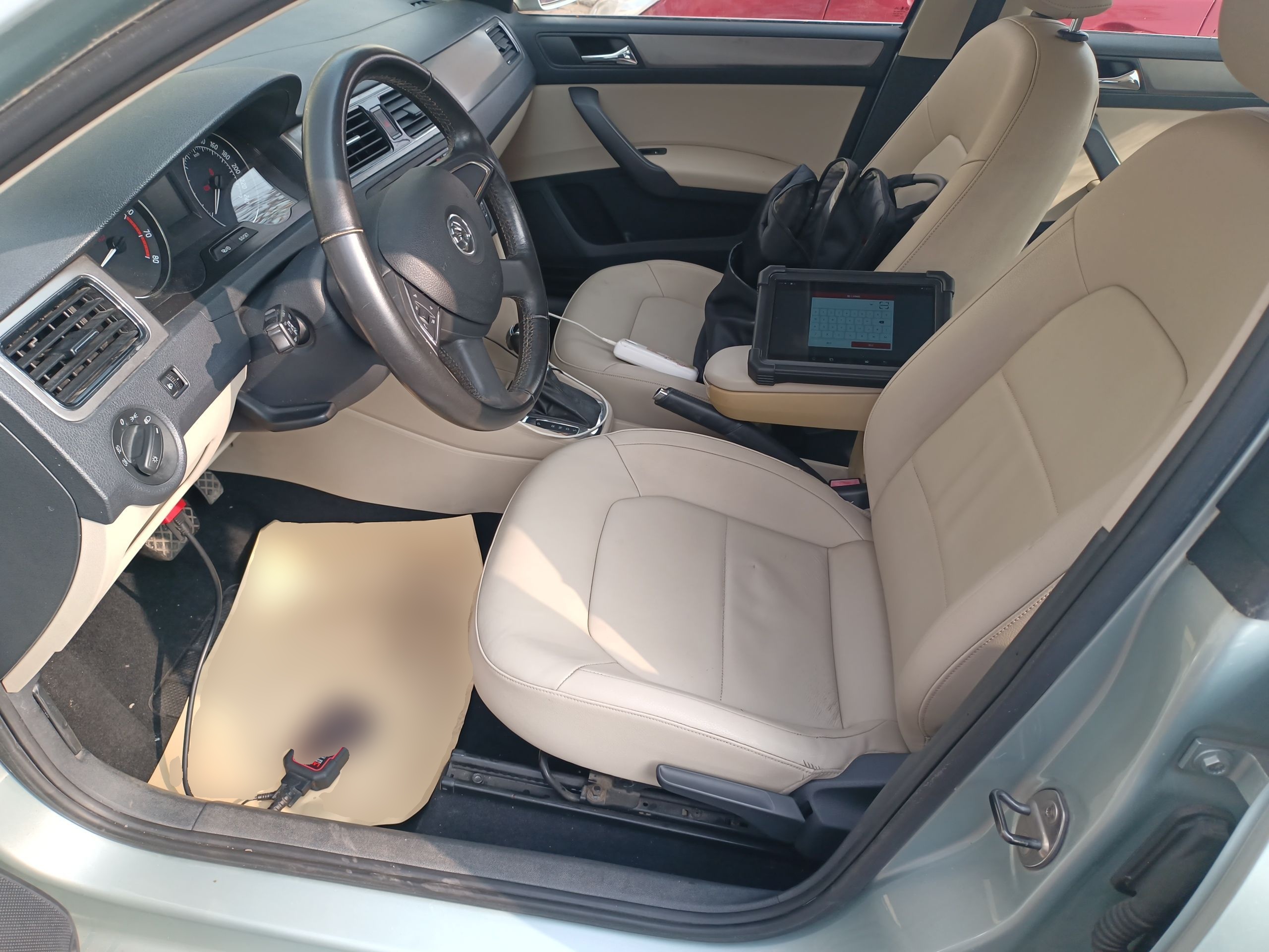 Переднее сиденье в автомобиле