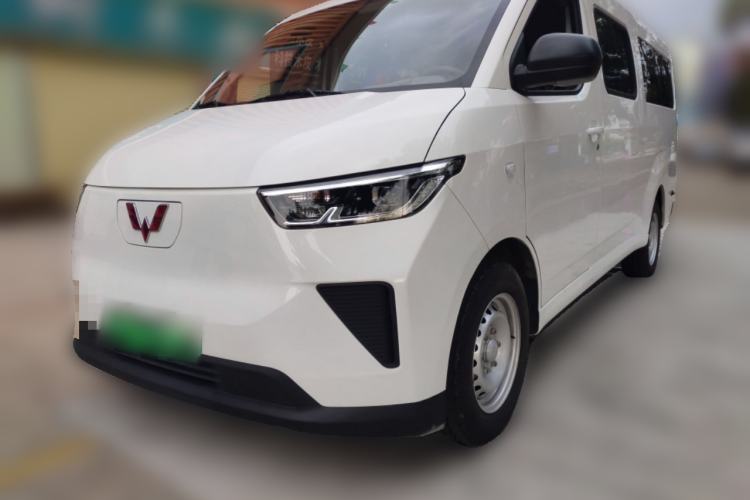 Used Wuling Yangguang 2024 300KM Comfort Version Passenger Van 75kW
