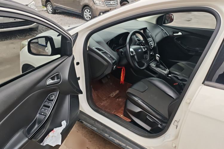 Used Ford Focus 2012 Sedan 1.6L Automatic Fashion Edition Driver Seat