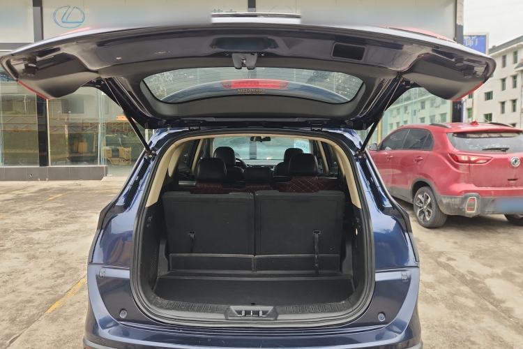 Used Dongfeng Fengon 580 2016 1.5T Manual Luxury Edition Trunk