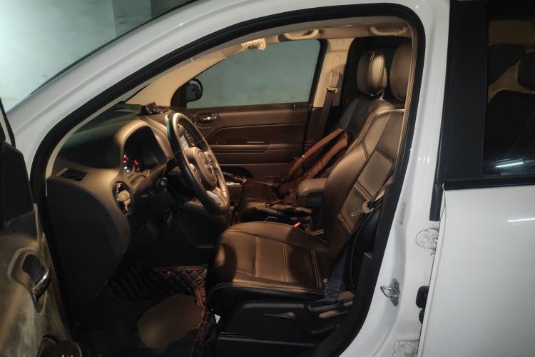 Used Jeep Compass 2012 2.4L four-wheel-drive sport version
