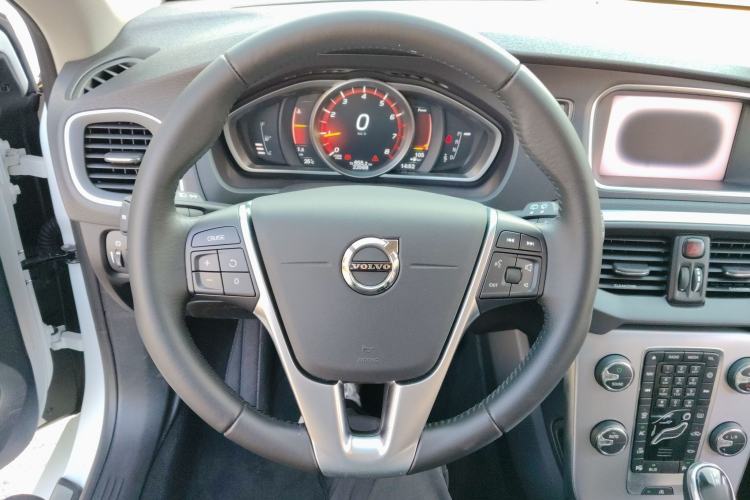 Used Volvo V40 2019 T3 Smart Luxury Edition
