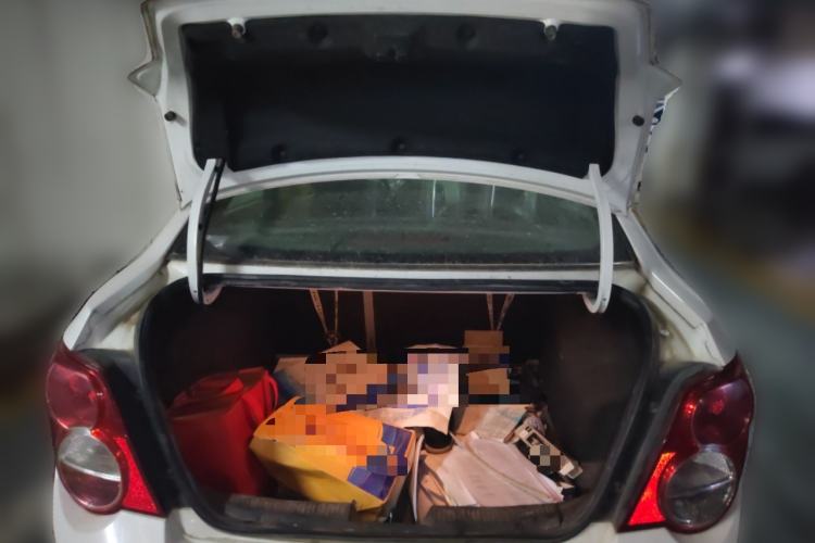 Used Chevrolet Aveo Sonic 2011 Sedan 1.4L MT SL Trunk