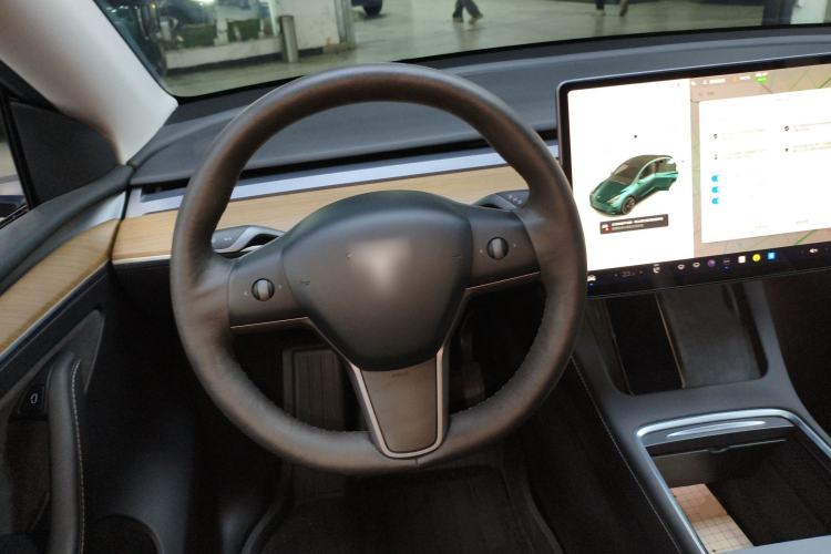 Used Tesla Model Y 2021 Long-Range All-Wheel-Drive Version Steering Wheel