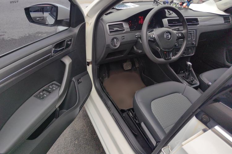 Used Volkswagen Santana 2016 1.6L Automatic Comfort Edition Interior 2