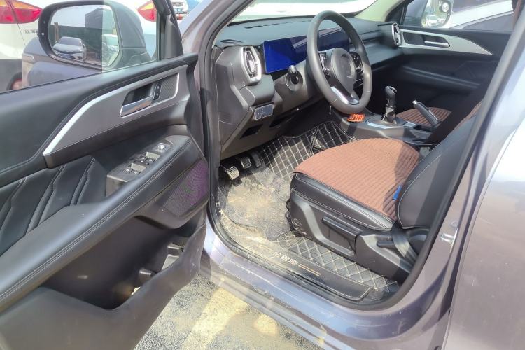 Used Great Wall King Kong Poer 2022 2.0T Manual Gasoline Two-Wheel-Drive Elite Version with Long Bed – GW4C20B Driver Seat