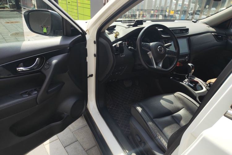 Used Nissan X-Trail 2017 2.5L CVT Luxury Edition 4WD Driver Seat