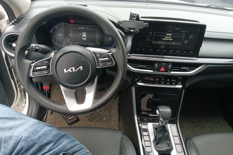 Used Kia K3 2021 Revised 1.5L CVT Fashion Edition Center Console