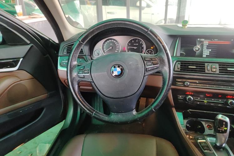 Used BMW 5 Series 2014 525Li Leading Model

