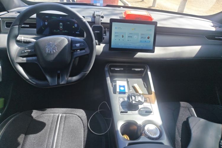 Used BYD Qin PLUS 2025 DM-i Smart Drive 55KM Leading Model Center Console