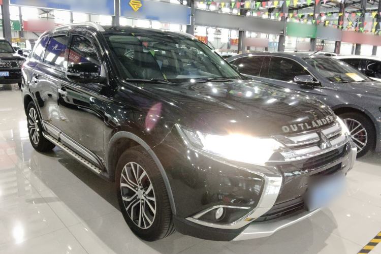 Used Mitsubishi Outlander 2016 2.4L 4x4 Luxury Edition 7-Seater
