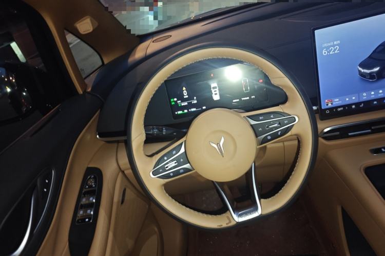 Used VOYAH Dream 2025 PHEV Four-Wheel Drive Excellence Kunpeng Edition
