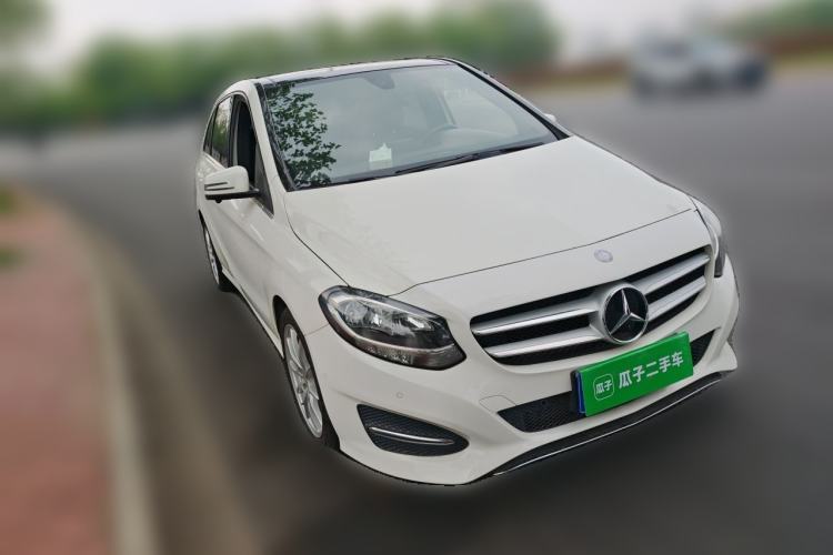 Used Mercedes-Benz B-Class 2015 B 200 Sport Edition Front Right 45 Deg