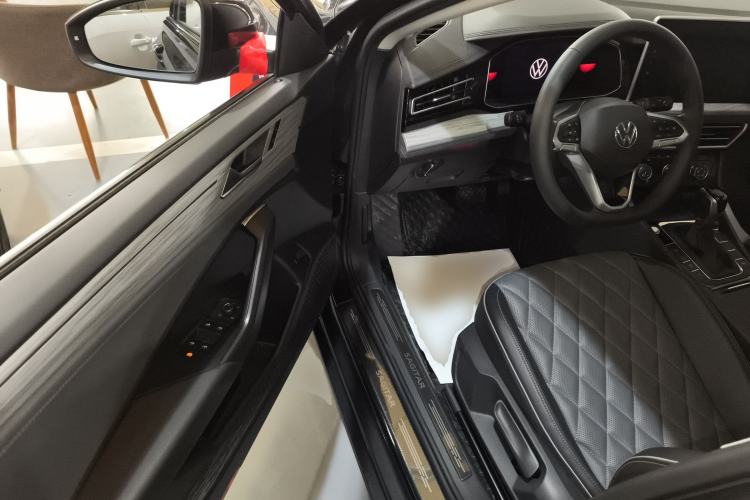 Used Volkswagen Sagitar 2023 300TSI DSG Excellence Edition Driver Seat