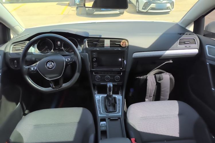 Used Volkswagen Golf Pure Electric 2020 Chari Center Console