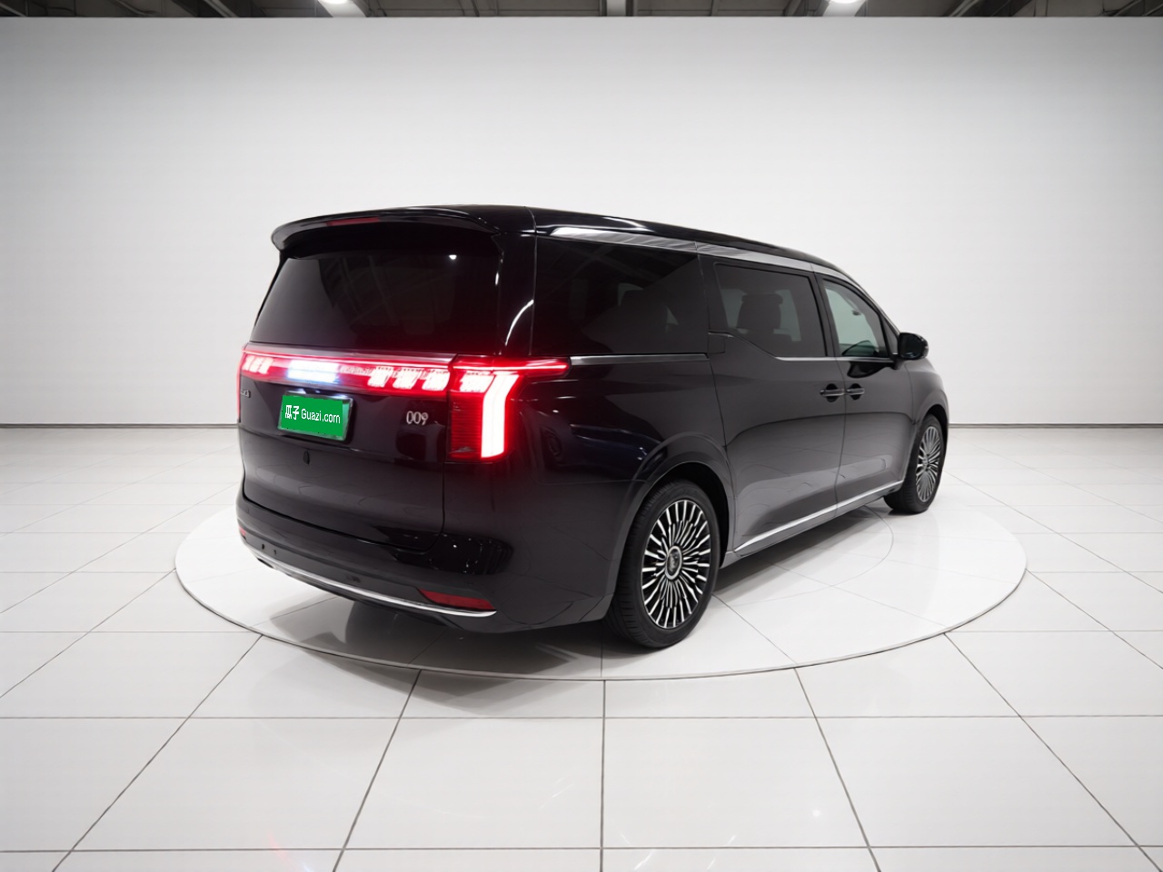 Zeekr 009 2024 7-Seater Walk-Through Version Four-Wheel Drive 108 kWh — снимка 6
