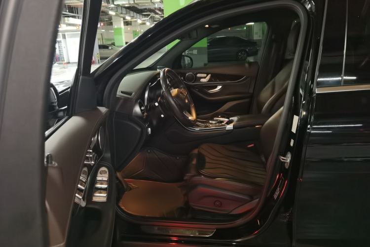 Used Mercedes-Benz GLC 2018 Facelift GLC 260 4MATIC Luxury Edition
