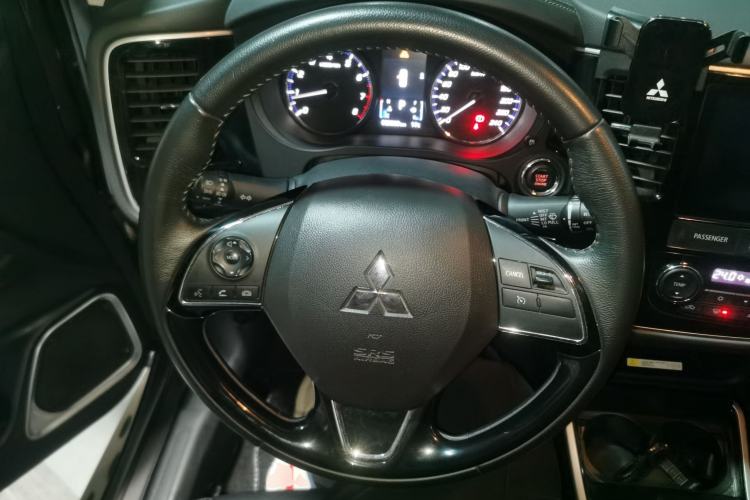 Used Mitsubishi Outlander 2019 2.0L Two-Wheel Drive Comfort Edition 5 Seats China VI Standard
