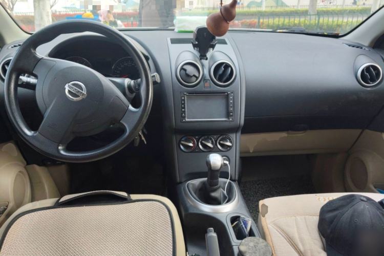 Used Nissan Qashqai 2011 1.6XE Wind 5MT 2WD Center Console