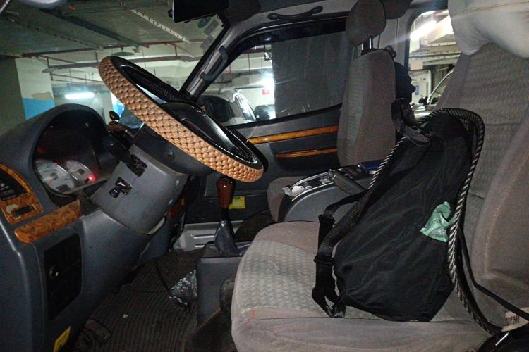 Used King Long Golden Way 2014 2.2L CNG Long-Wheelbase Entrepreneurial Version XG491 Left Front Seat