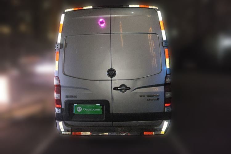 Used Foton Toano 2023 Cummins 2.8T Manual Jixiang Van Extended Wheelbase Mid-Roof Design Rear Dual Tires 3-Seater Configuration
