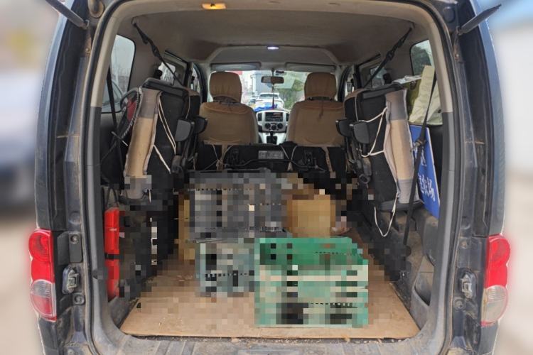 Used Nissan NV200 2011 1.6L 232 Seats Zunya Trim Trunk